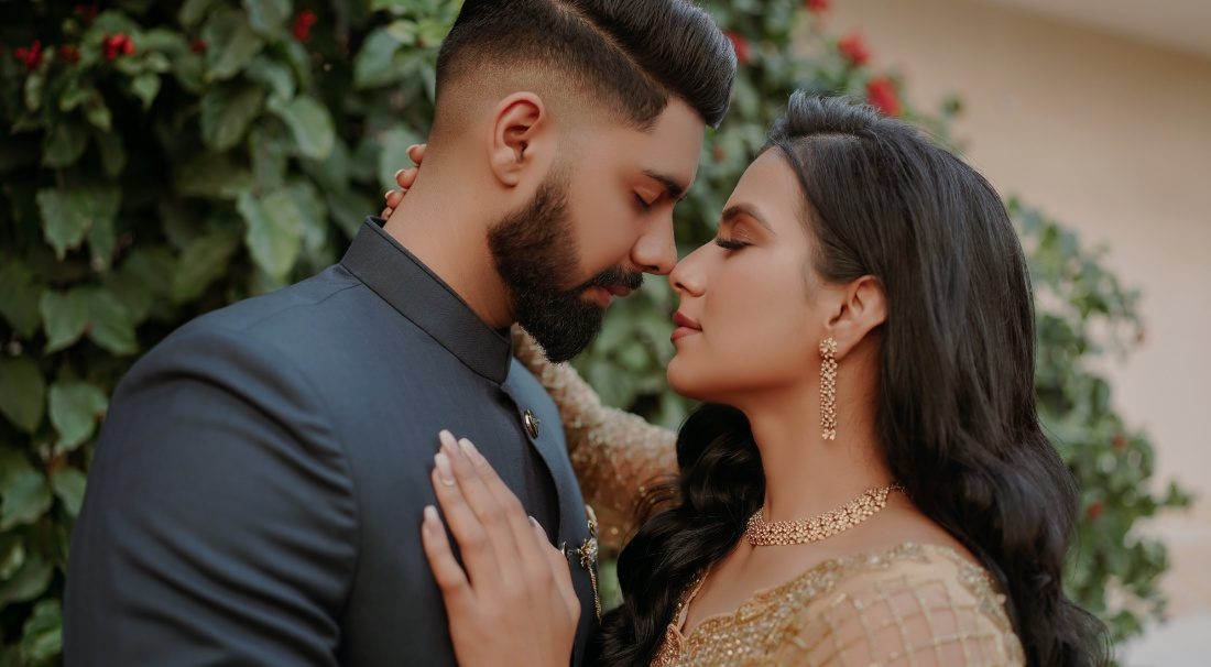 Gabru and Mutiyaar | Wedding couple poses photography, Punjabi wedding  couple, Indian wedding couple